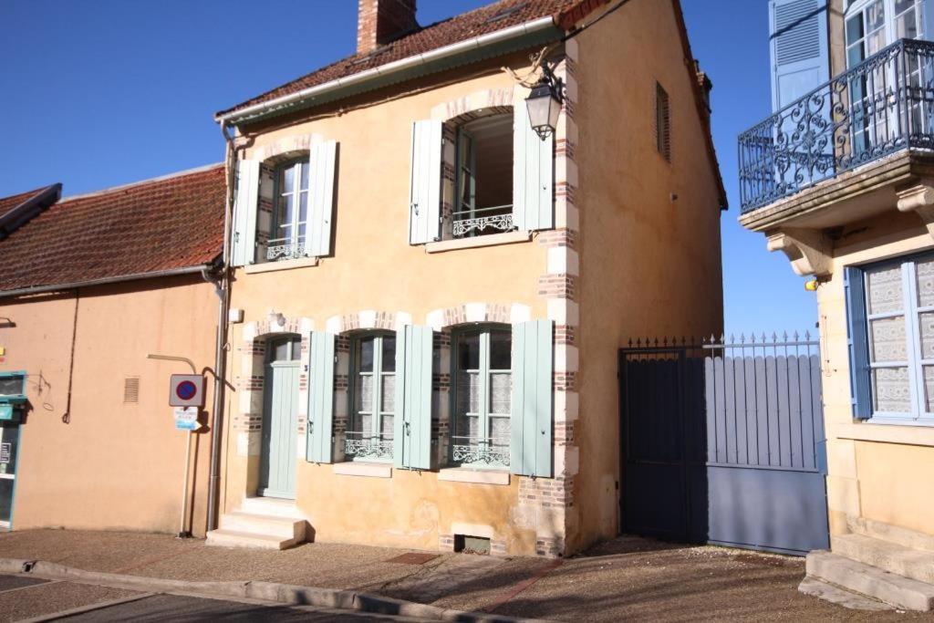 La Maison D'A Cote Saint-Amand-en-Puisaye Exterior photo