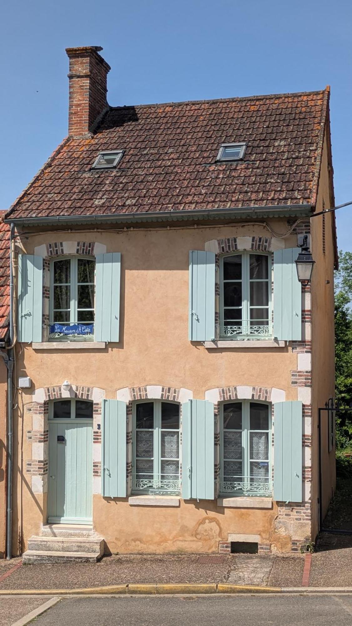 La Maison D'A Cote Saint-Amand-en-Puisaye Exterior photo