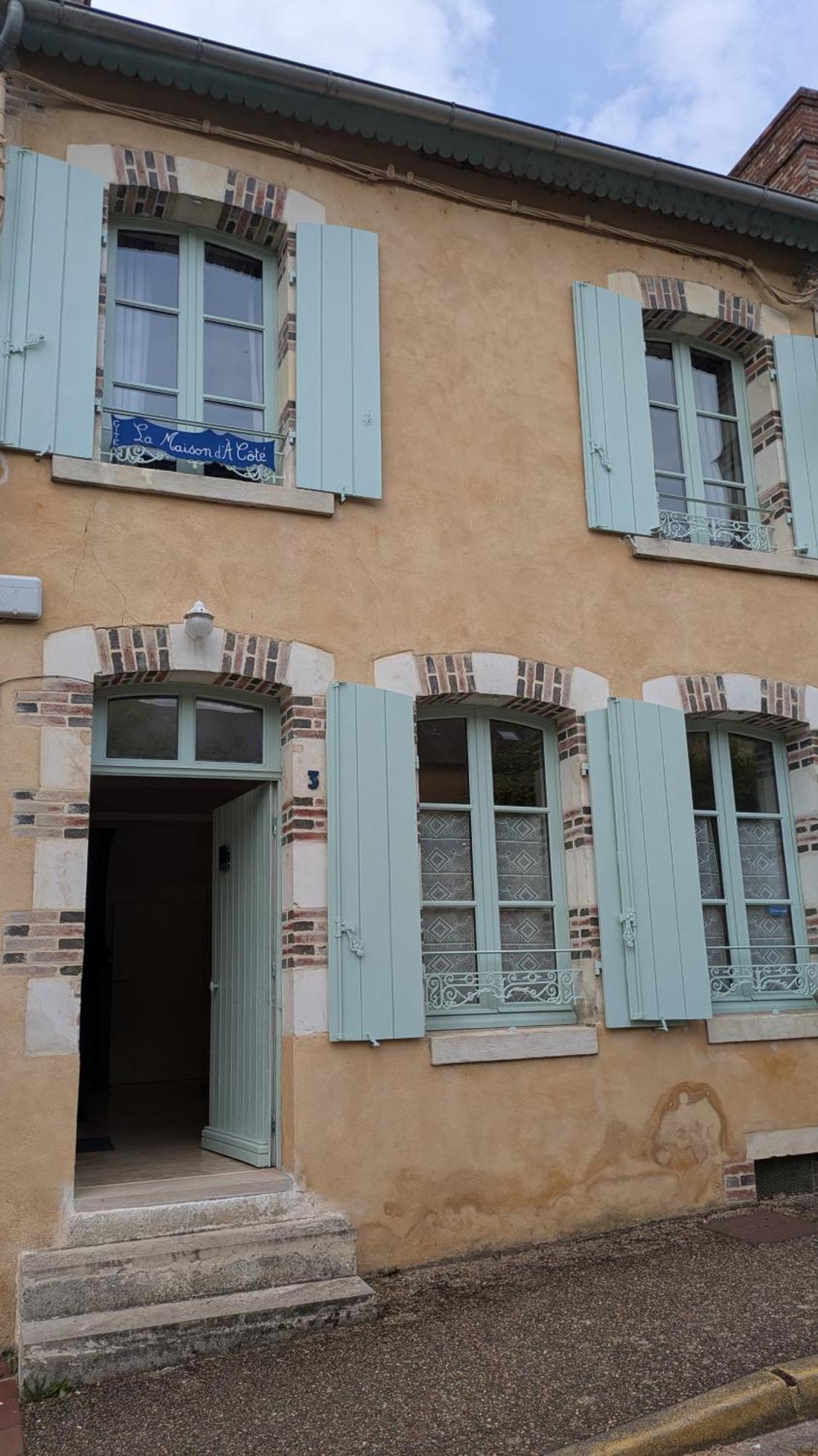 La Maison D'A Cote Saint-Amand-en-Puisaye Exterior photo